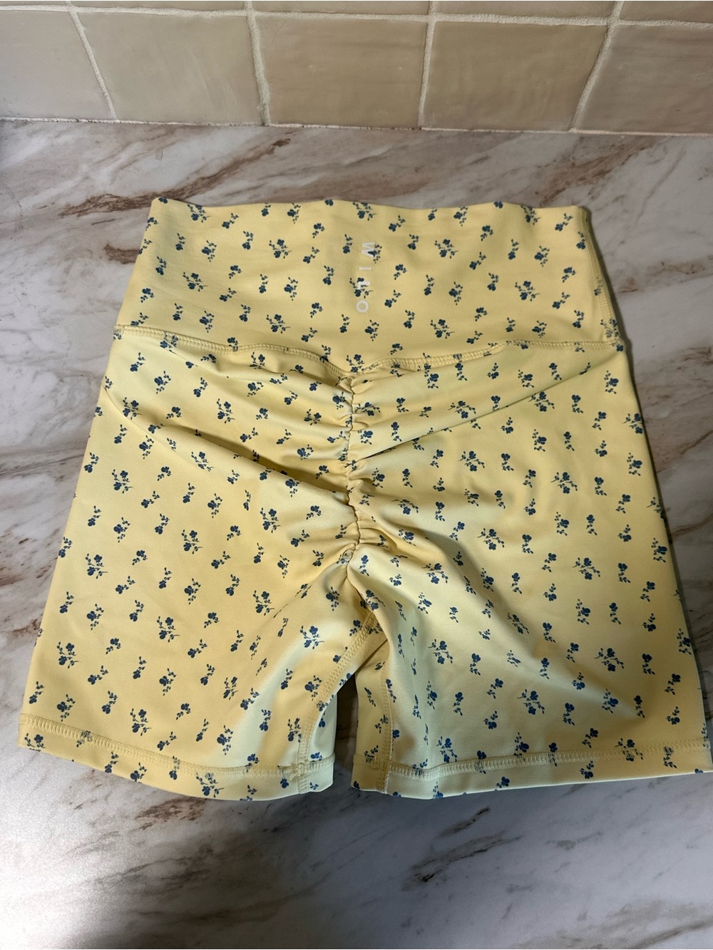 Wilo the Label yellow & blue floral print shorts size S - Picture 3 of 3